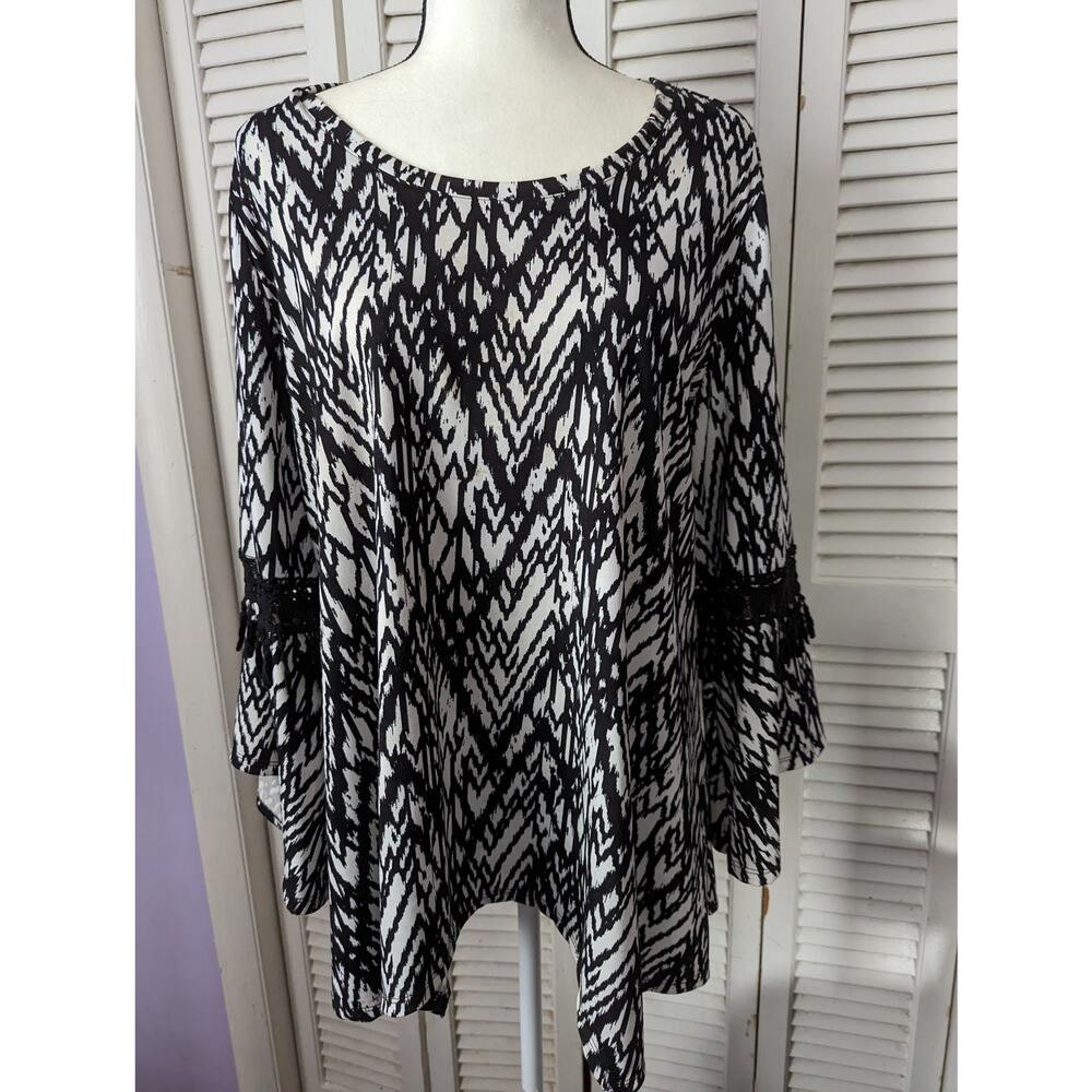ND New Direction Woman Top XL Black White‎ Bell Crochet Sleeve Stretch Relaxed